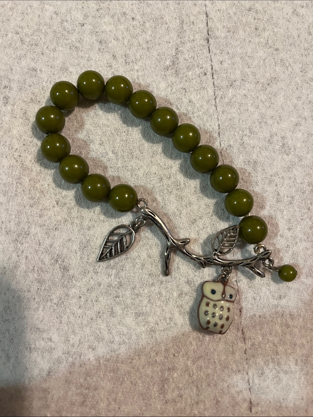 Charm Bracelet Women’s Owl, Silver Limbs & Leaves, w Green Glass/Stone Beads VTG